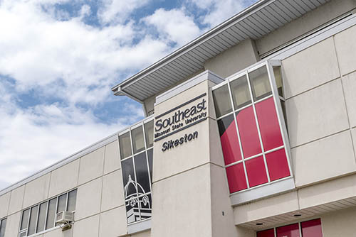 the exterior of the Sikeston regional campus building