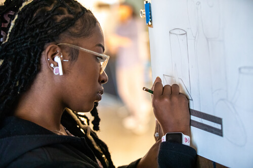 A drawing student works with a ruler to get a straight line in her drawing on the easelat Southeast Missouri State University in Cape Girardeau, Missouri. 