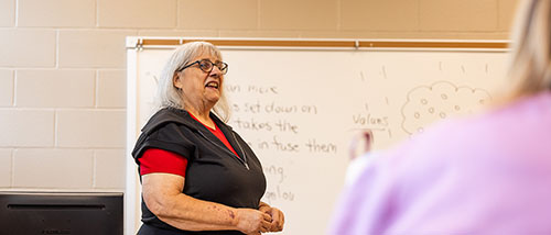 a semo student works at her internship as she learns how to become a social worker in Cape Girardeau missouri