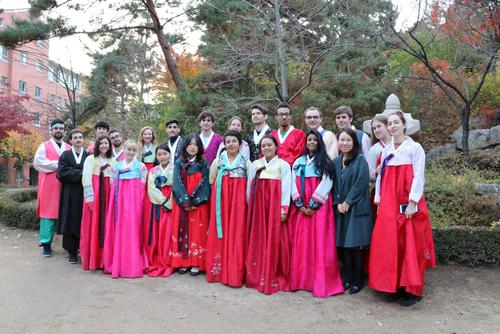 Group of students pose for a picture outside of Keiumyung University.