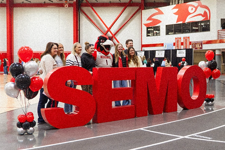 Students at Show Me Day taking a great photo in front of the SEMO letters in the Rec Center 