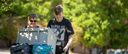 A new student and their guardian get ready to move in to SEMO dorms