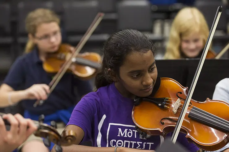 violin students at SEMO practice together during class time