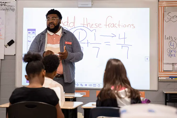 a SEMO student teacher gives a math lesson to students