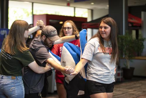 Southeast students perform a team building activity during Opening Week’s involvement fair.