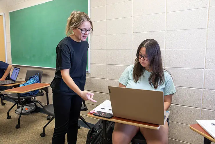 an instructor speaks to a student during class while working through a project at semo a Missouri college known for job readiness