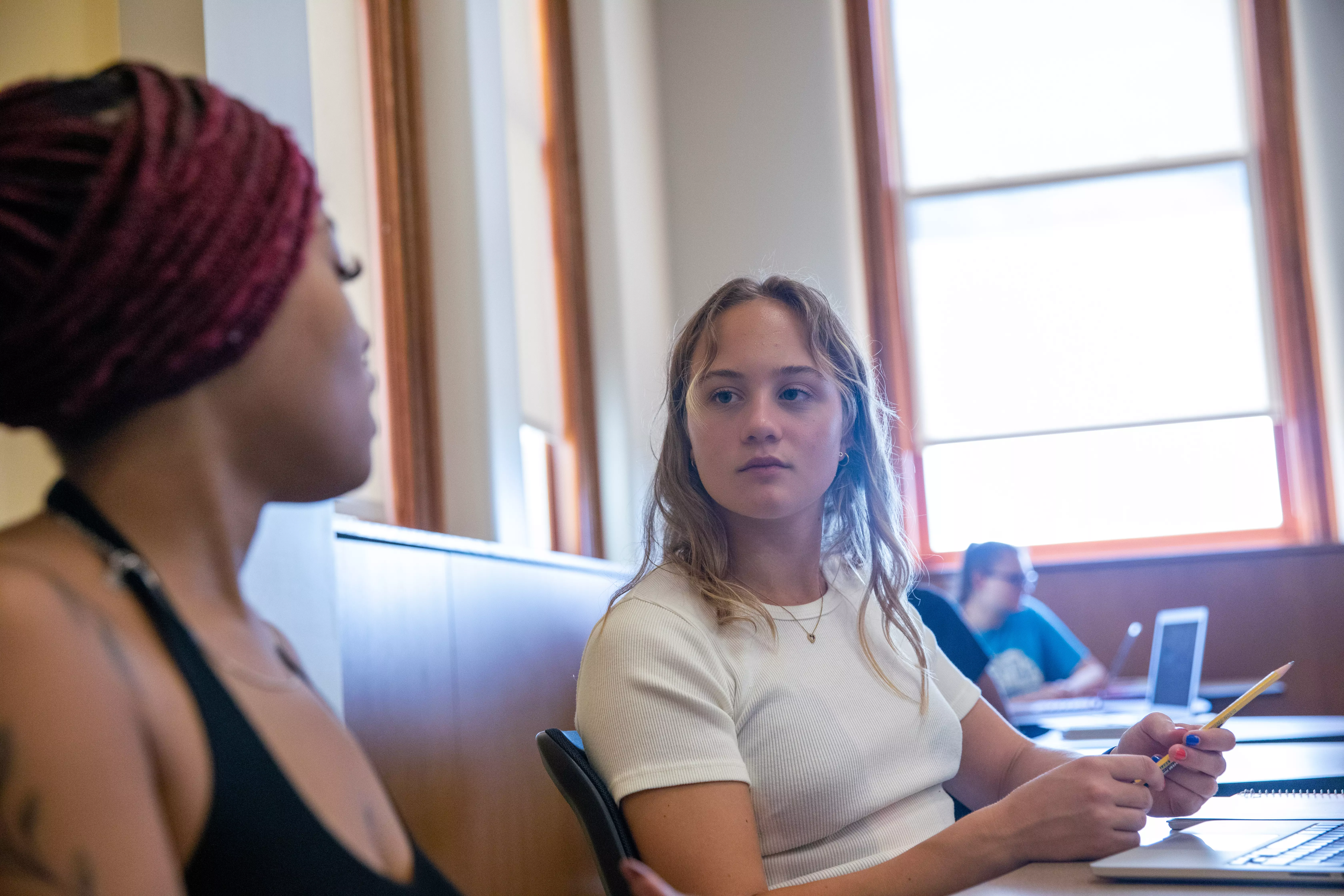 stuendts in politicla science conversing during an experiential learning activity during class. 