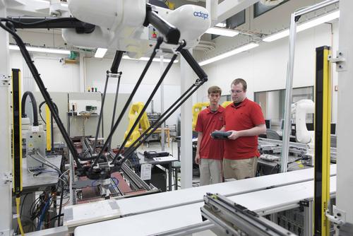 Students work in a manufacturing lab