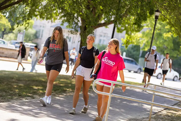 three SEMO students walk together to class on campus