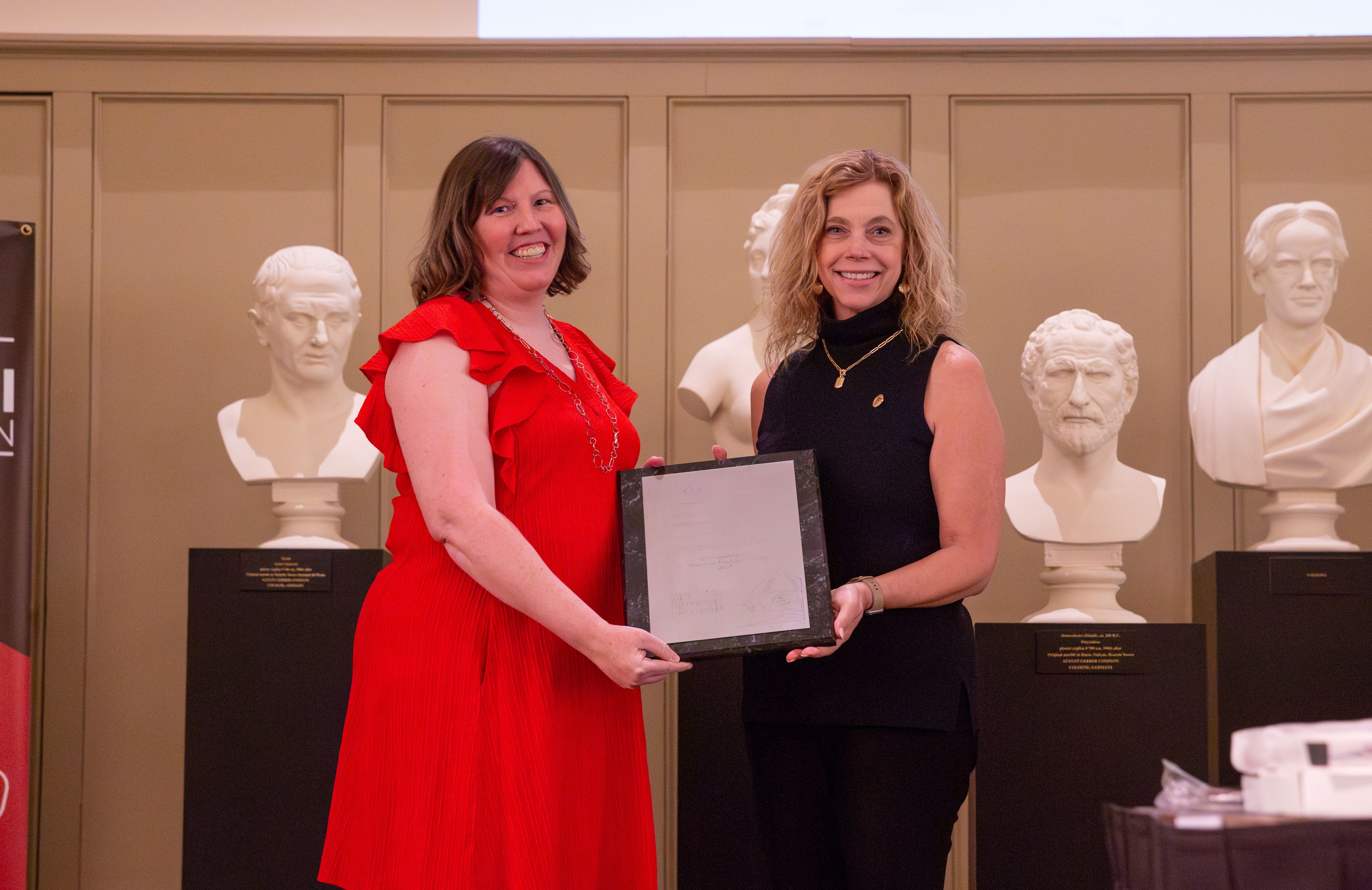 Joanna Shaver receives her Advising Award