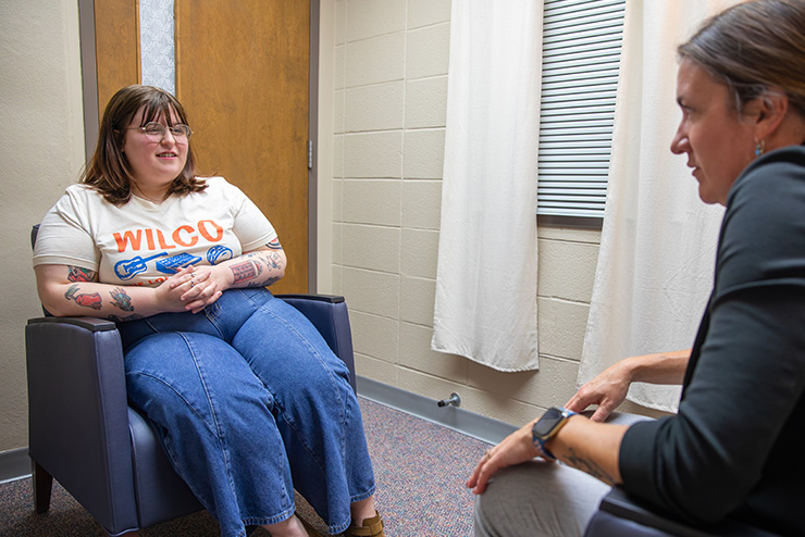 Mel Odegard sitting with counseling student at SEMO.