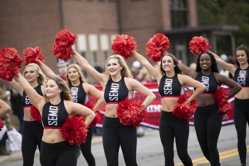 Sundancers dancing in the parade 