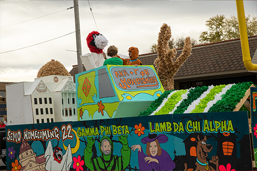 Homecoming Lambda Chi and Gamma Phi Float 