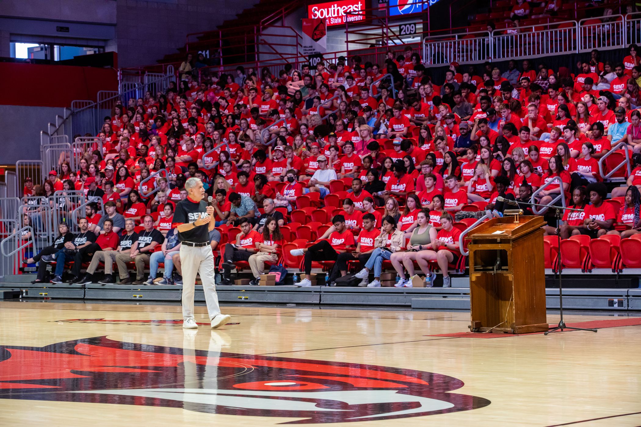 President Vargas speaks to new freshman during opening week.