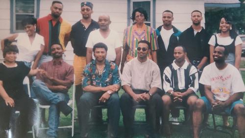 Photo of all 12 Robinson famliy siblings.