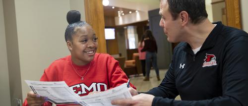 An exploratory student meets with an academic advisor.