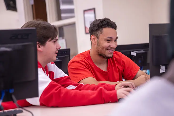 a SEMO advisor works with a student during an advising session